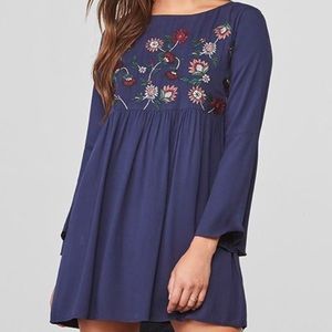 *NWT* BB DAKOTA EMBROIDERED TIE BACK BRIA DRESS